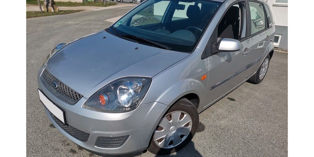 Ford Fiesta 65.100 km 2.599 &euro; Fürth 90762