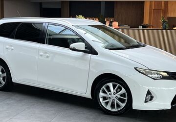 Toyota Auris 225.000 km 5.440 &euro; Cadolzburg bei Nürnberg 90556