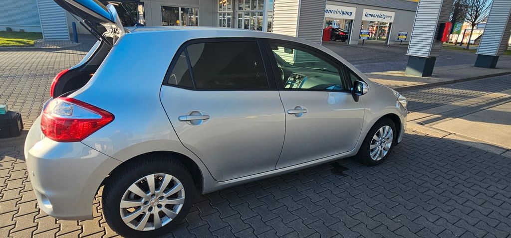 Toyota Auris 264.000 km 5.400 &euro; Nürnberg 90443