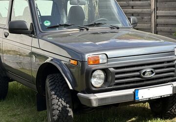 Lada Niva 19.000 km 15.600 &euro; Schwarzenbruck 90592