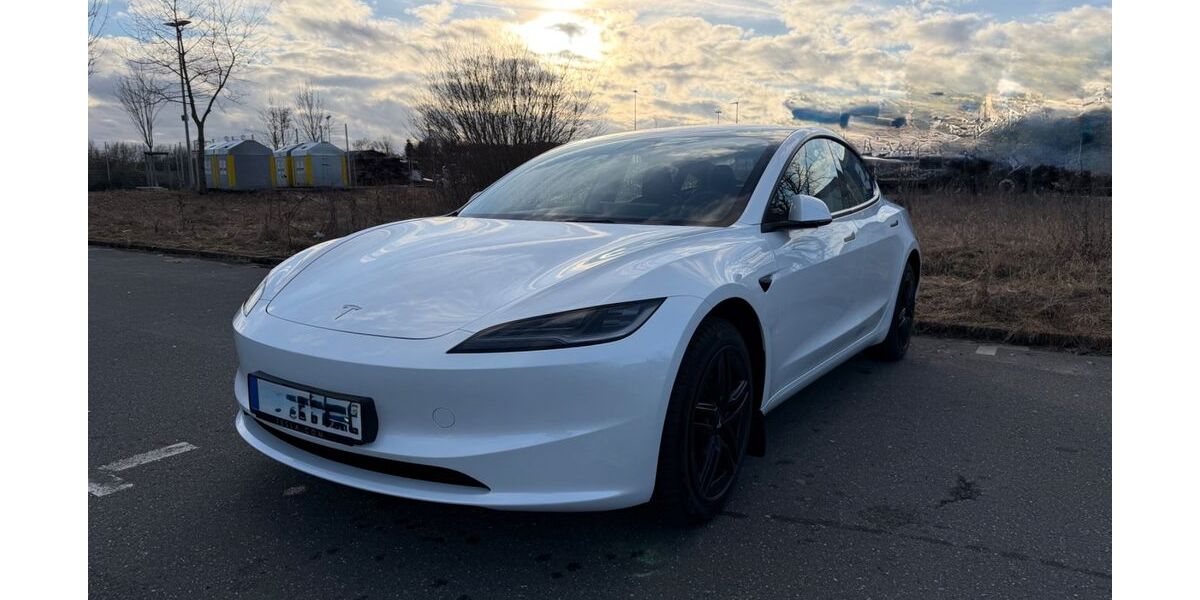 Tesla Model 3 5.500 km 41.970 &euro; Altdorf 90518