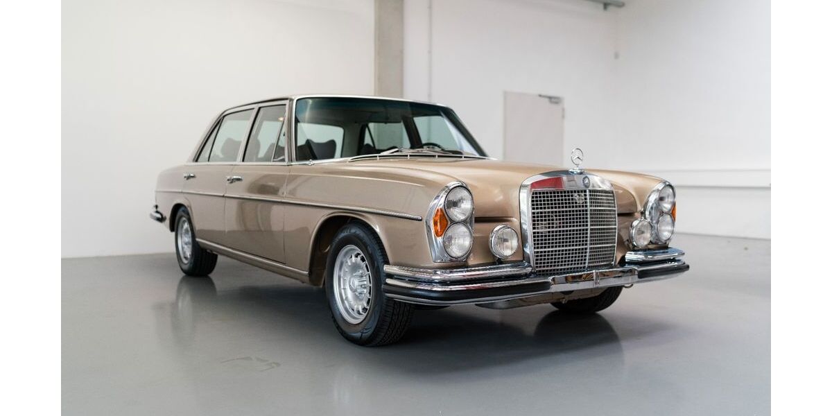Mercedes-Benz 300 4.900 km 88.500 &euro; Nürnberg 90408