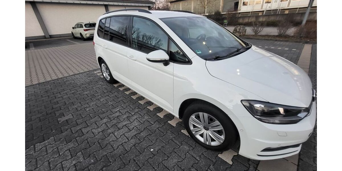 VW Touran 249.244 km 8.499 &euro; Fürth 90768
