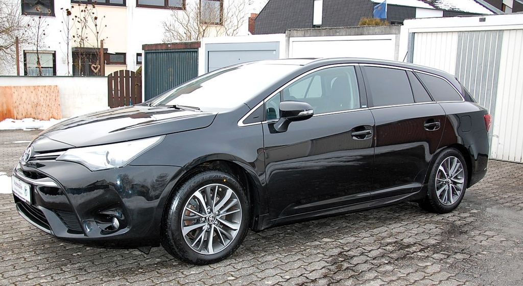 Toyota Avensis 98.000 km 10.980 &euro; Feucht 90537