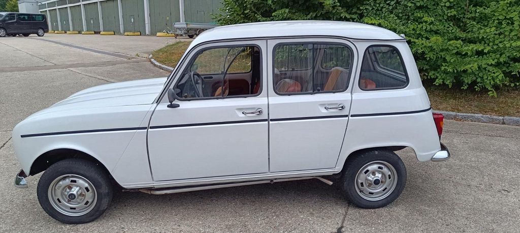 Renault R 4 135.500 km 7.900 &euro; Nürnberg 90480