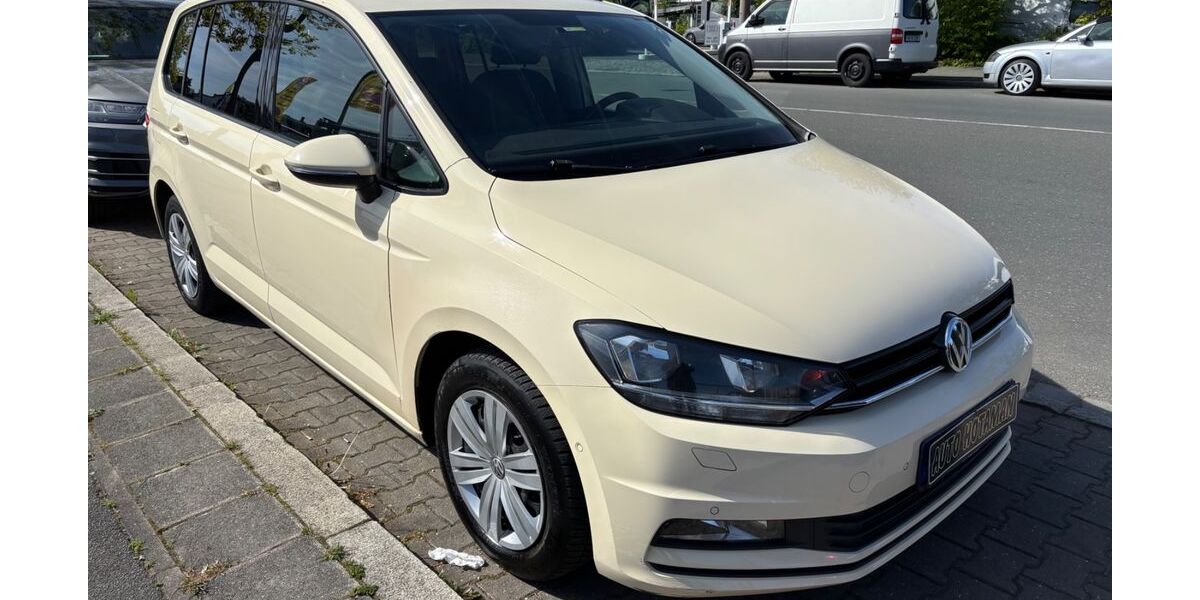 VW Touran 273.625 km 4.950 &euro; Nürnberg 90431