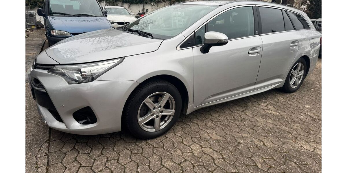 Toyota Avensis 228.000 km 10.750 &euro; Nürnberg 90453