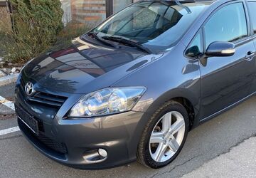 Toyota Auris 82.000 km 6.950 &euro; Nürnberg 90431