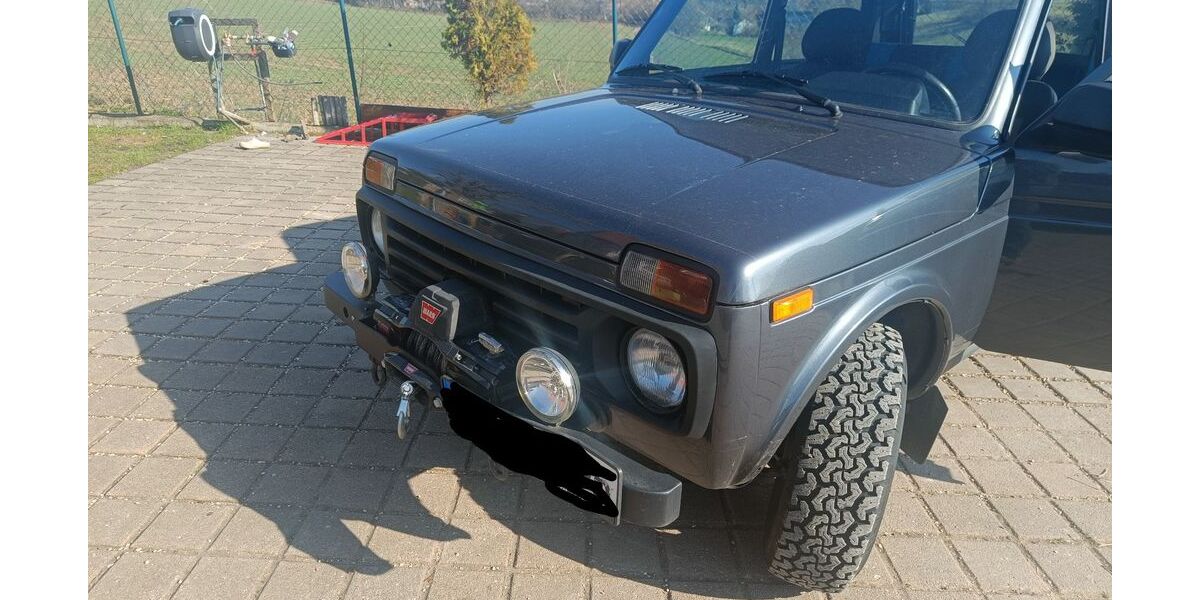 Lada Urban 46.809 km 12.500 &euro; Roßtal 90574