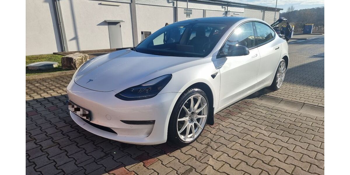 Tesla Model 3 86.000 km 25.700 &euro; Hemhofen 91334