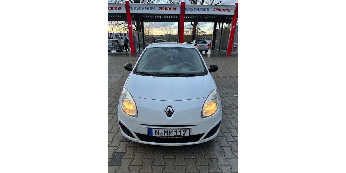 Renault Twingo 117.616 km 2.700 &euro; Nürnberg 90451