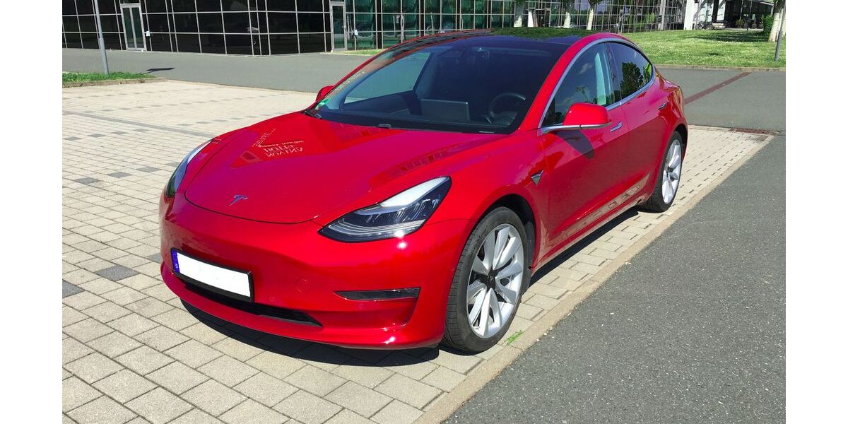 Tesla Model 3 46.884 km 26.899 &euro; Herzogenaurach 91074