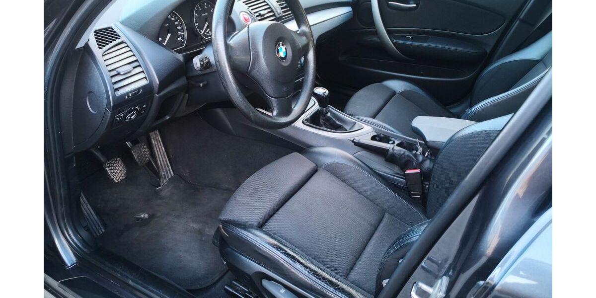 BMW 118 200.000 km 1.950 &euro; Feucht 90537