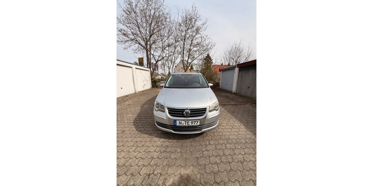 VW Touran 143.200 km 6.700 &euro; Nürnberg 90431