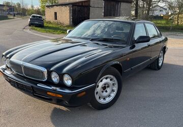 Jaguar Daimler 142.000 km 12.900 &euro; Nürnberg 90443