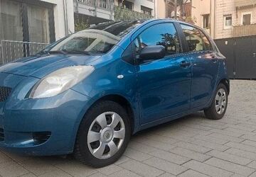 Toyota Yaris 136.000 km 2.400 &euro; Nürnberg 90419