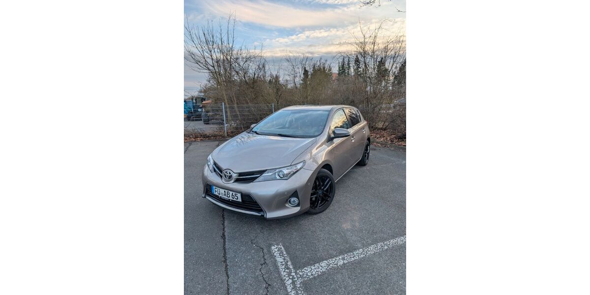Toyota Auris 93.000 km 8.900 &euro; Fürth 90766